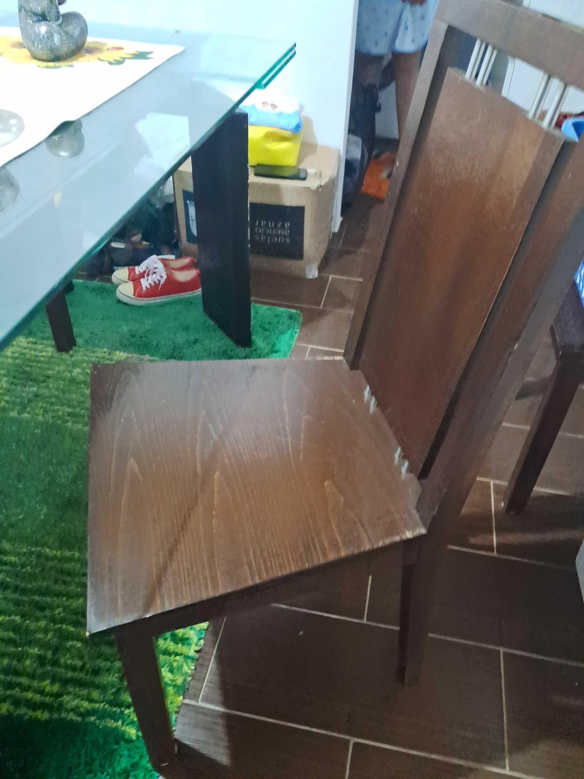 Mesa e 4 cadeiras