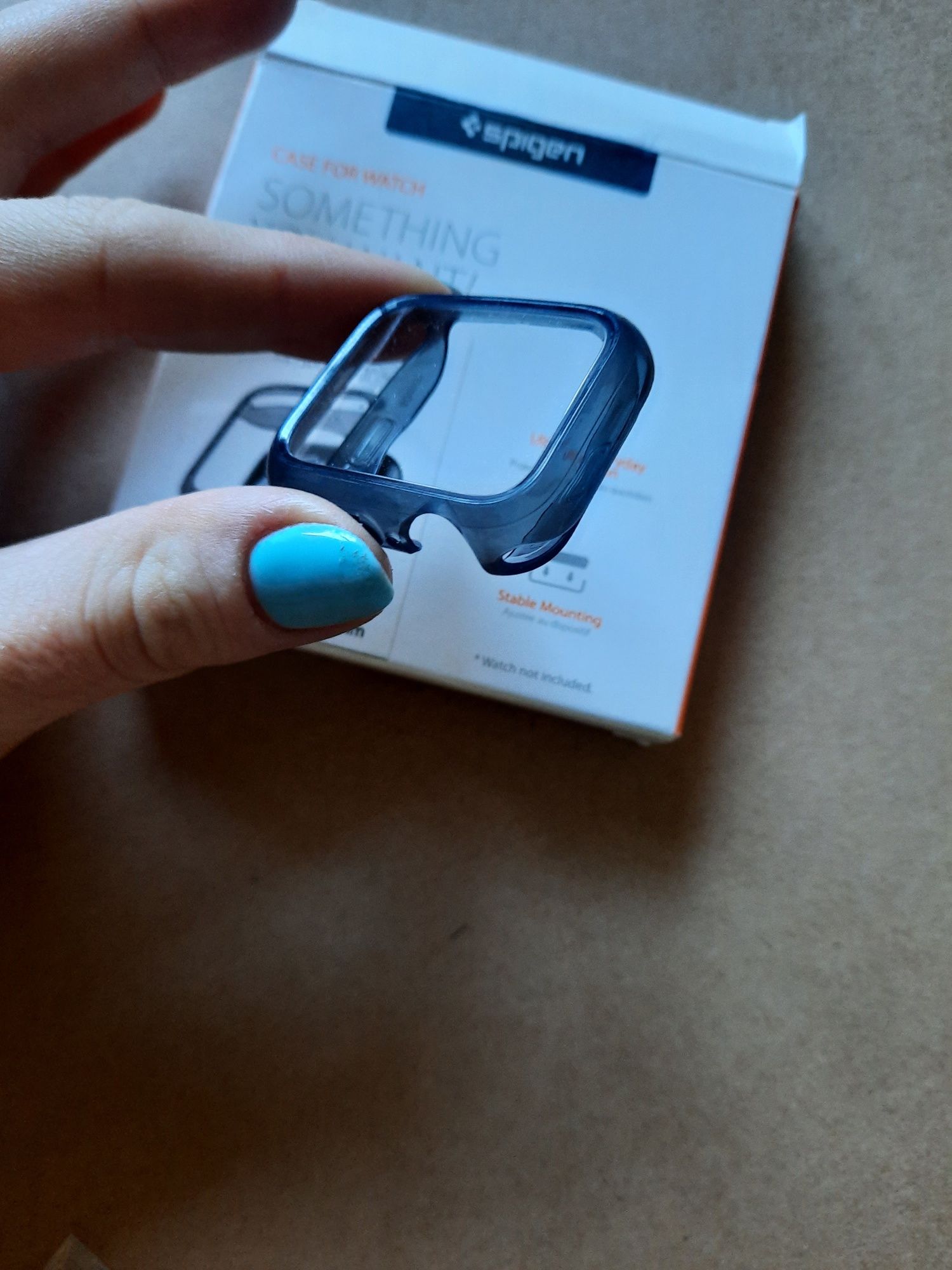Obudowa na Apple Watch 40mm  Spigen ultra hybrid
