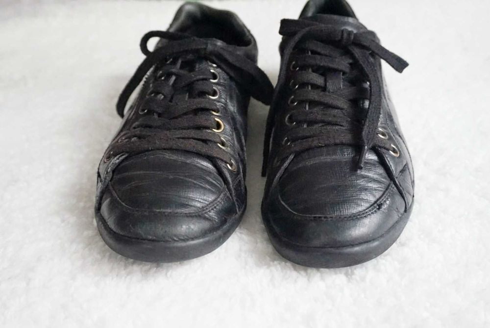 Ténis pretos da Prada