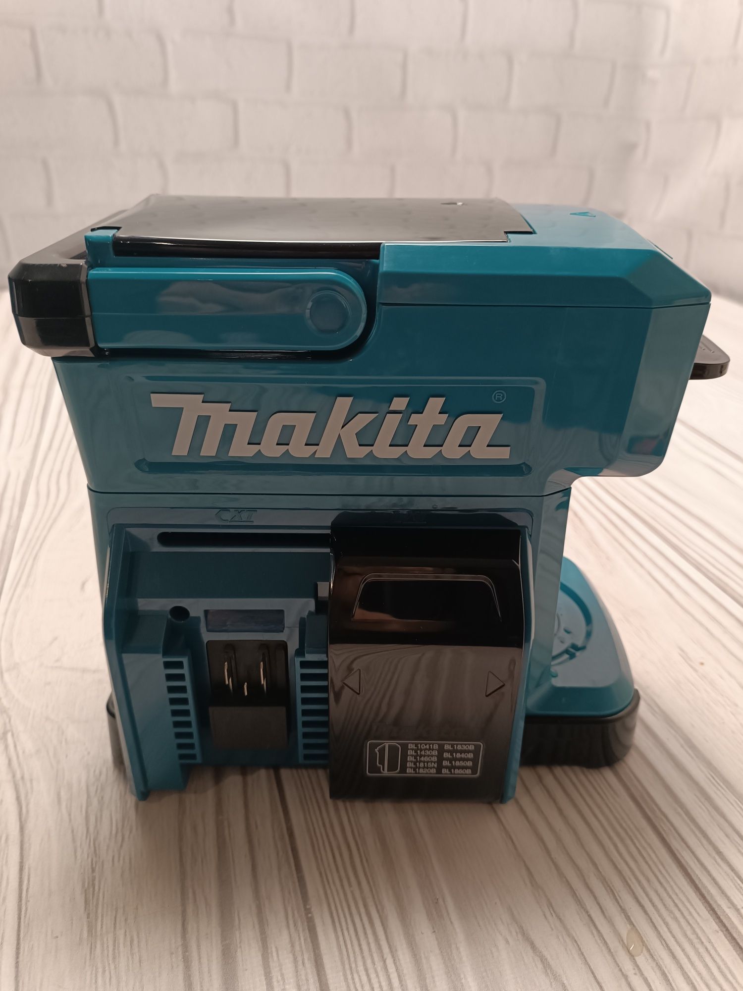Makita DCM501Z акумуляторна кавоварка (без АКБ)