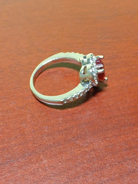 обручка жіноча з червоним серцем