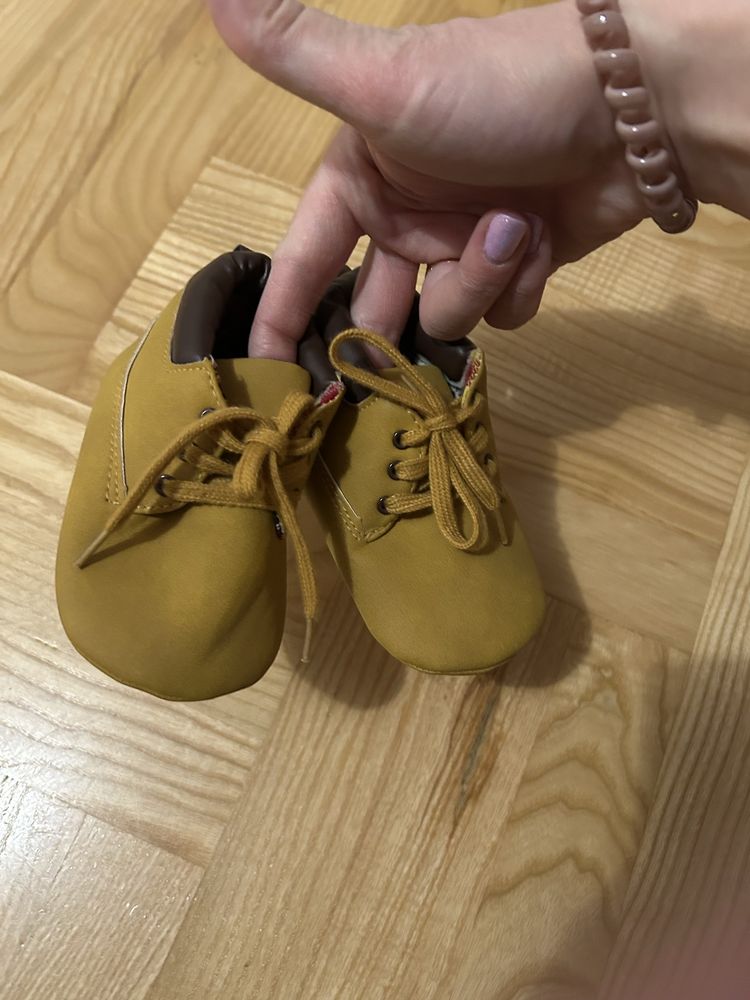 Buty niechodki musztardowe