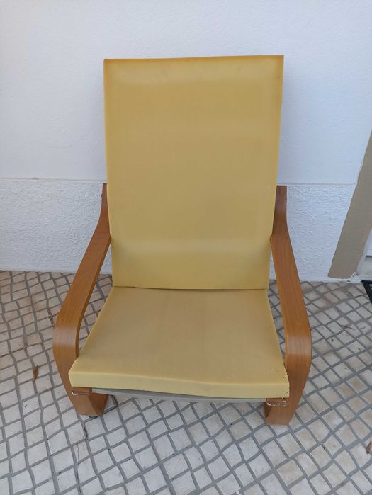 Estrutura de poltrona IKEA em faia