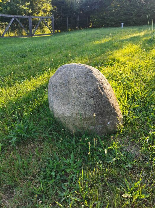Duże kamienie na fundament