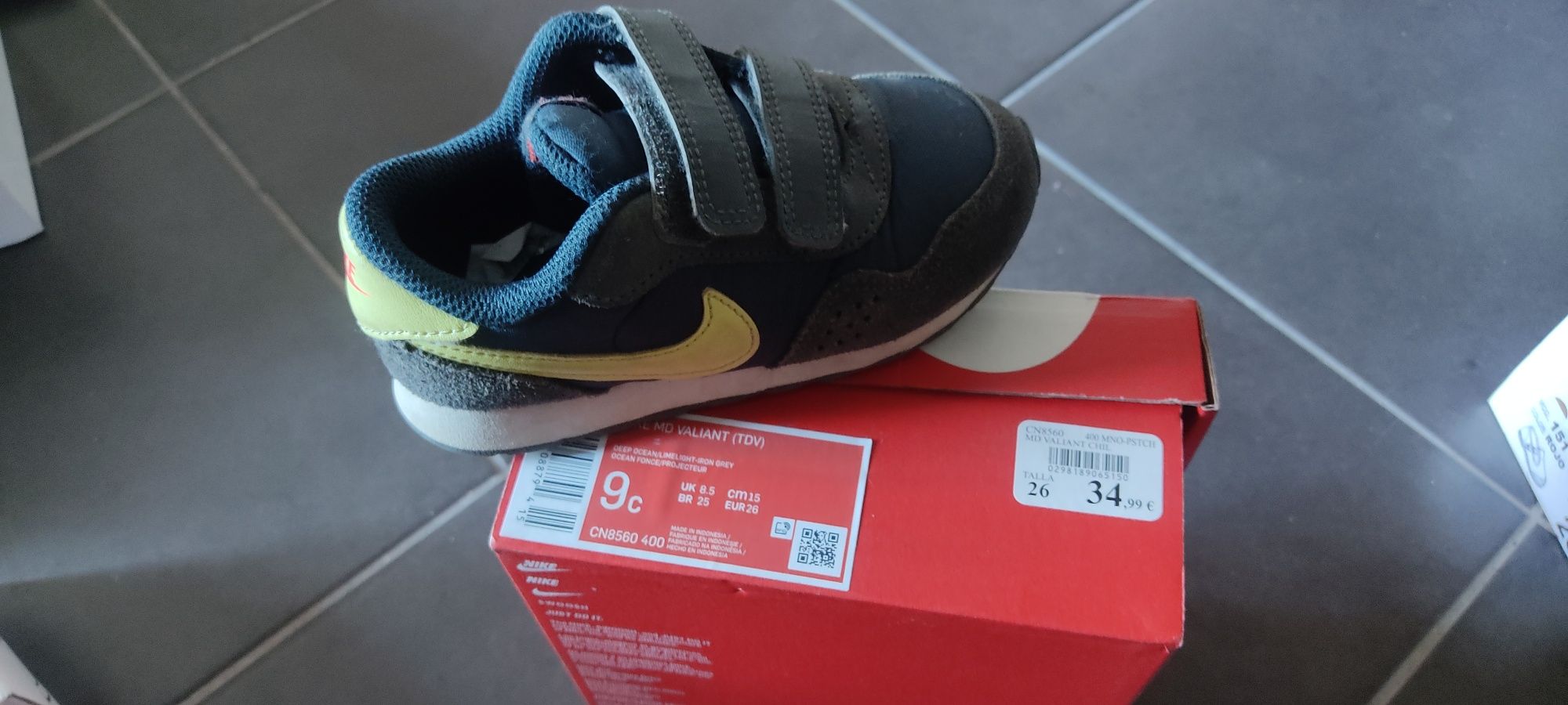Sapatilhas Nike criança tamanho 26