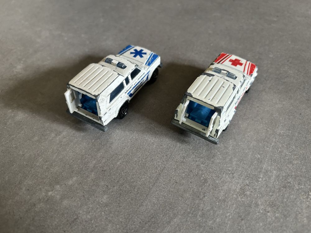 Resoraki Majorette 2X Jeep Wagoneer Ambulance Ambulans made in France