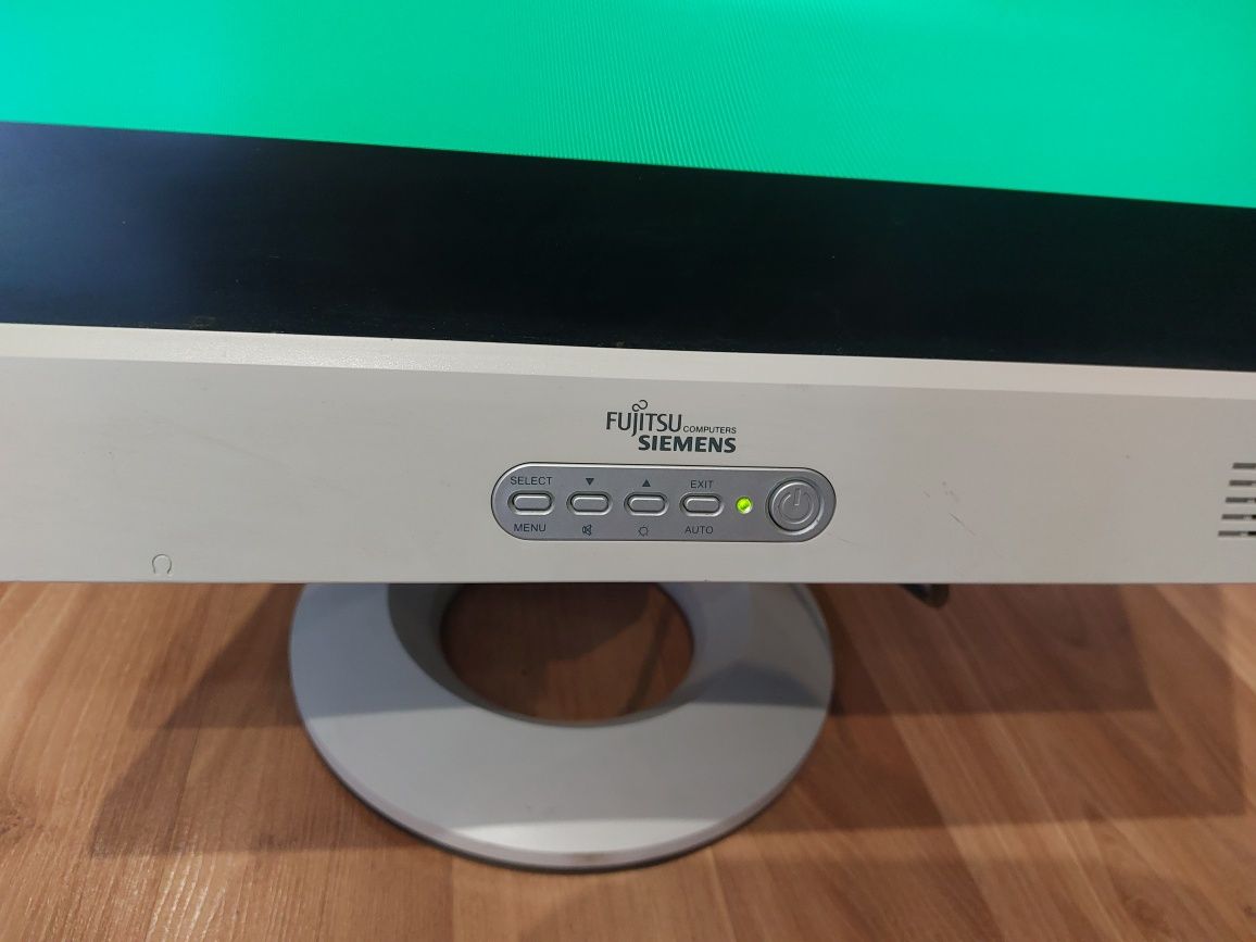 Monitor komputerowy Fujitsu Siemens  z wejściem hdmi