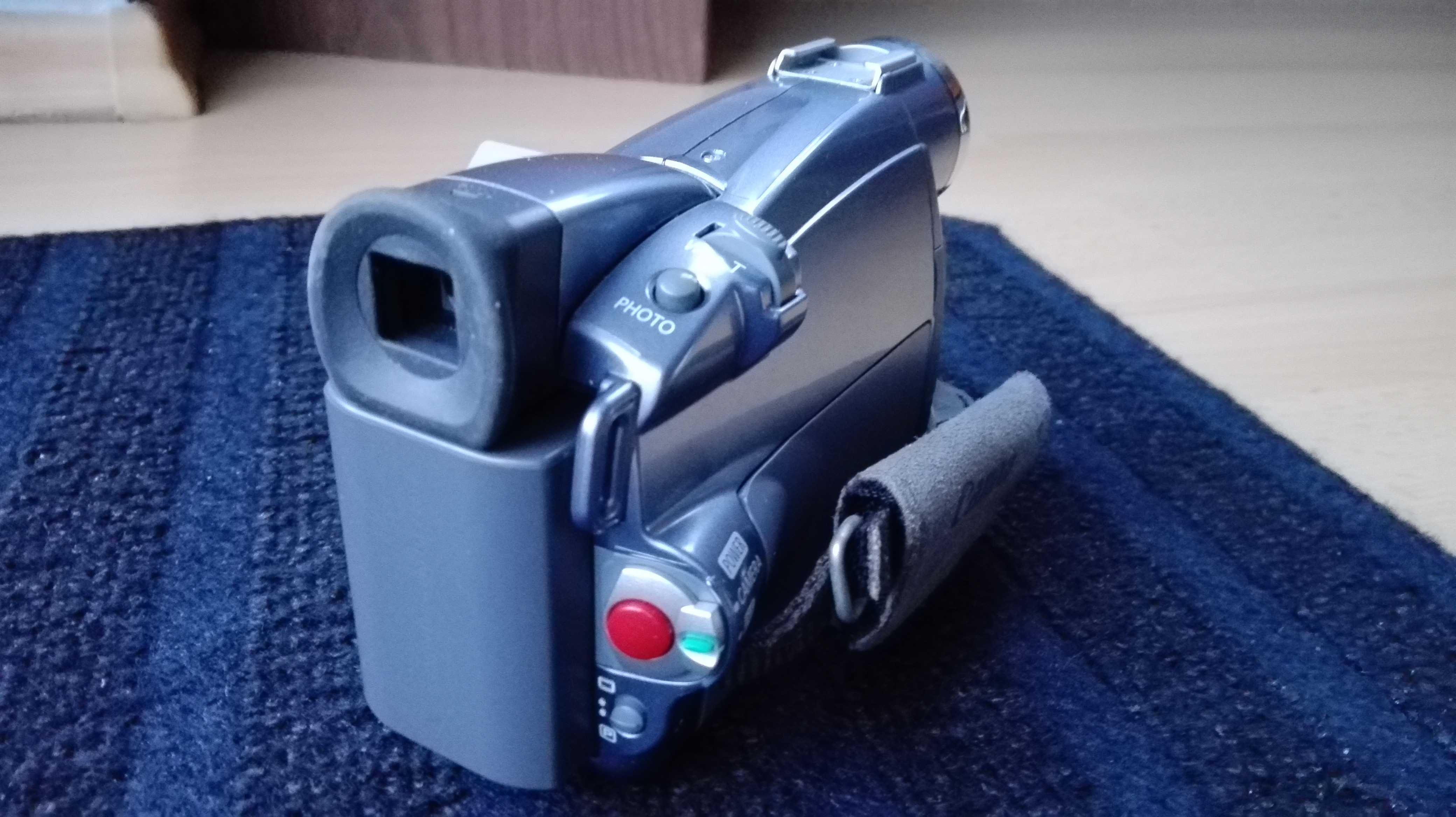 Kamera Canon MV700