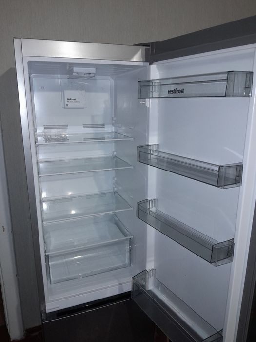 Продам холодильник Vestfrost