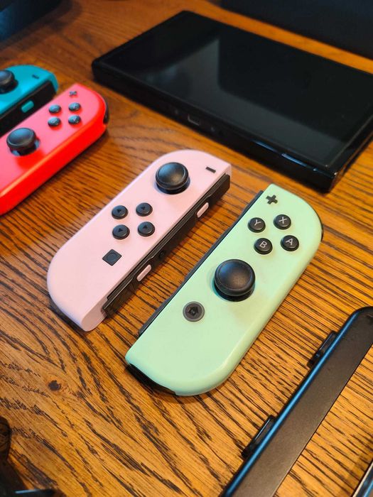 Nintendo Switch OLED + 2x Joy-Con + Gratisy