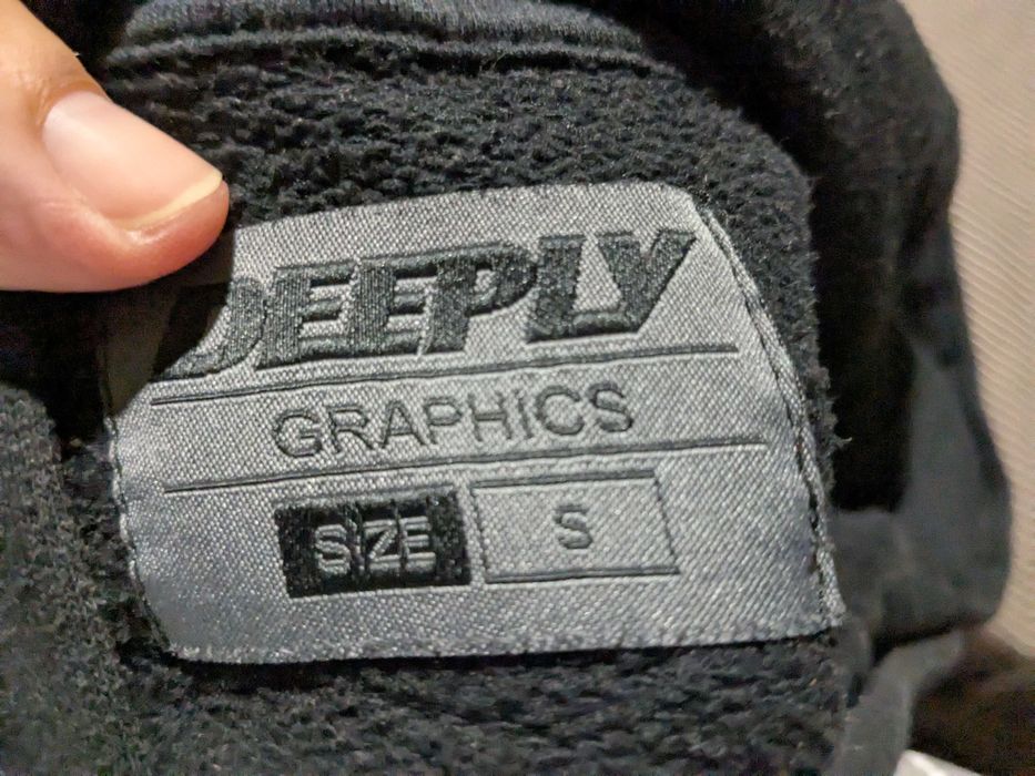 Sweatshirt preta da Deeply tamanho S.