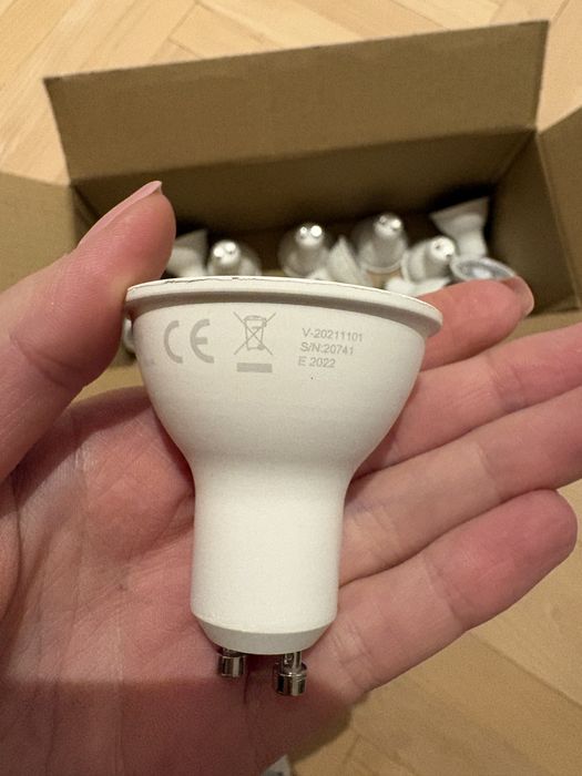 16 żarówek LED GU10