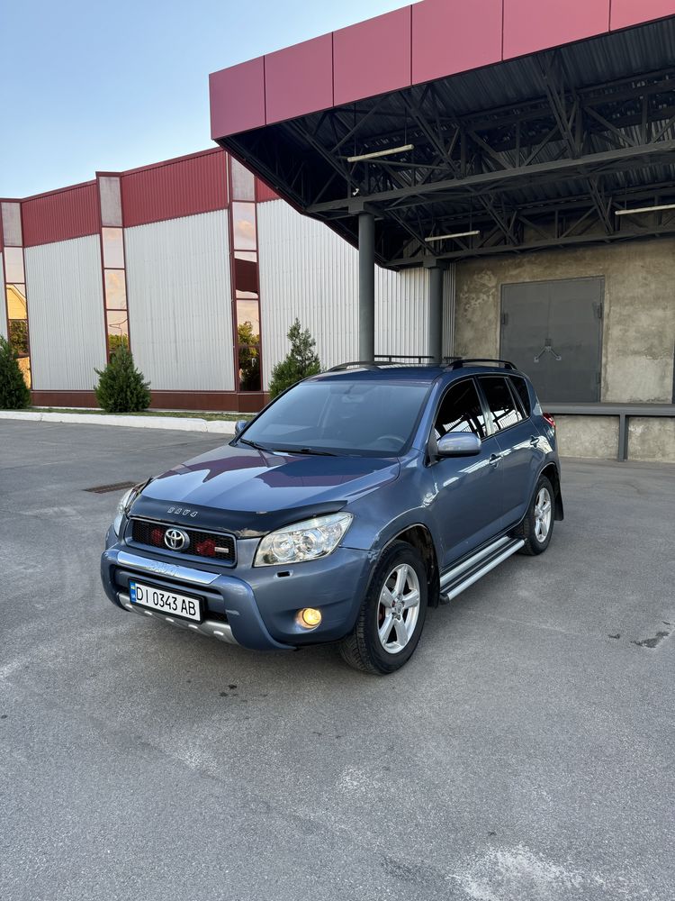 Продам свой авто Toyota Rav 4 полный привод, автомат!