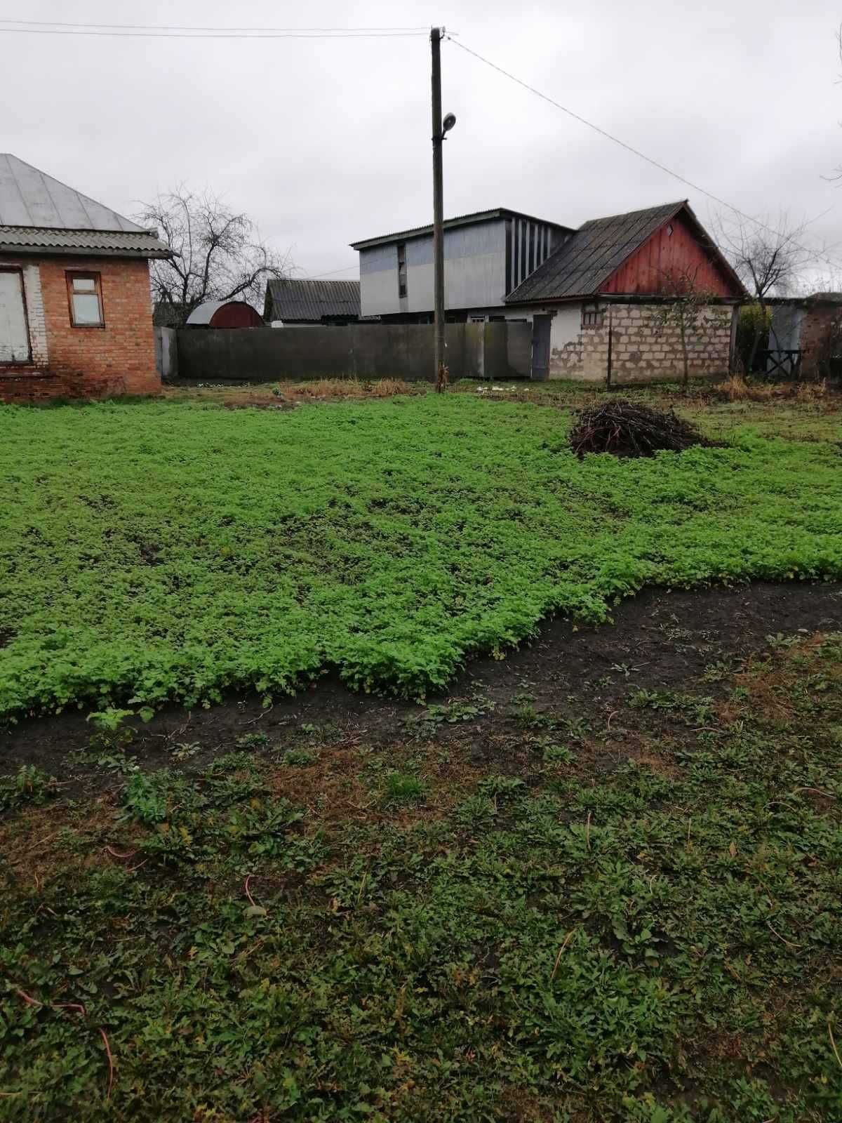 Продам півбудинку