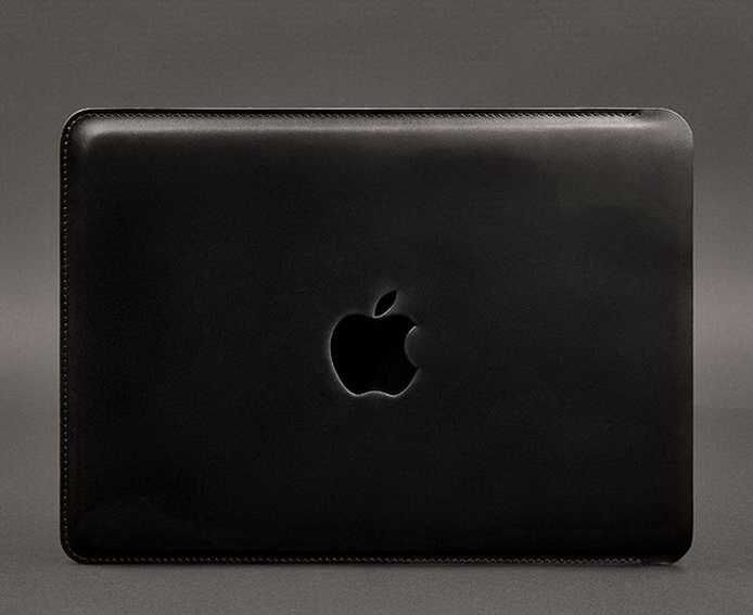 Кожаный черный чехол вкладка для MacBook 13, 330 на 245 мм