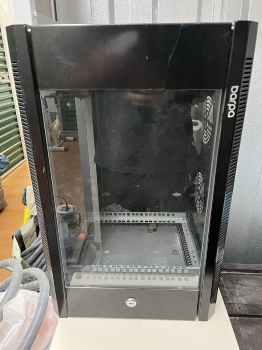 Armário de Rede BARPA – 19” – Vidro frontal – Com ventoinhas