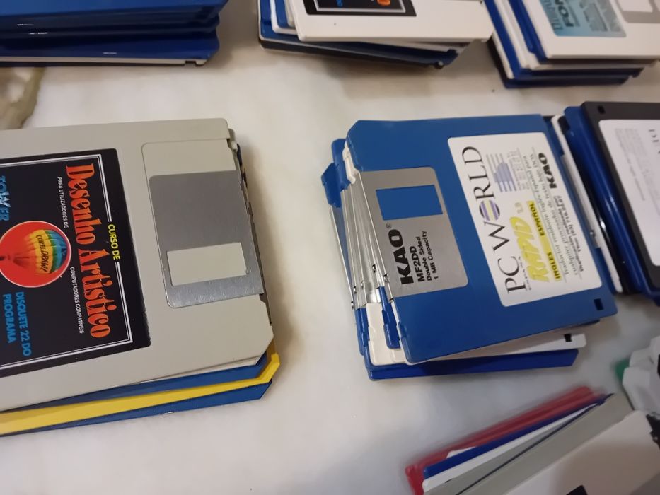 Conjunto de 75 Disquetes 3.5 DD