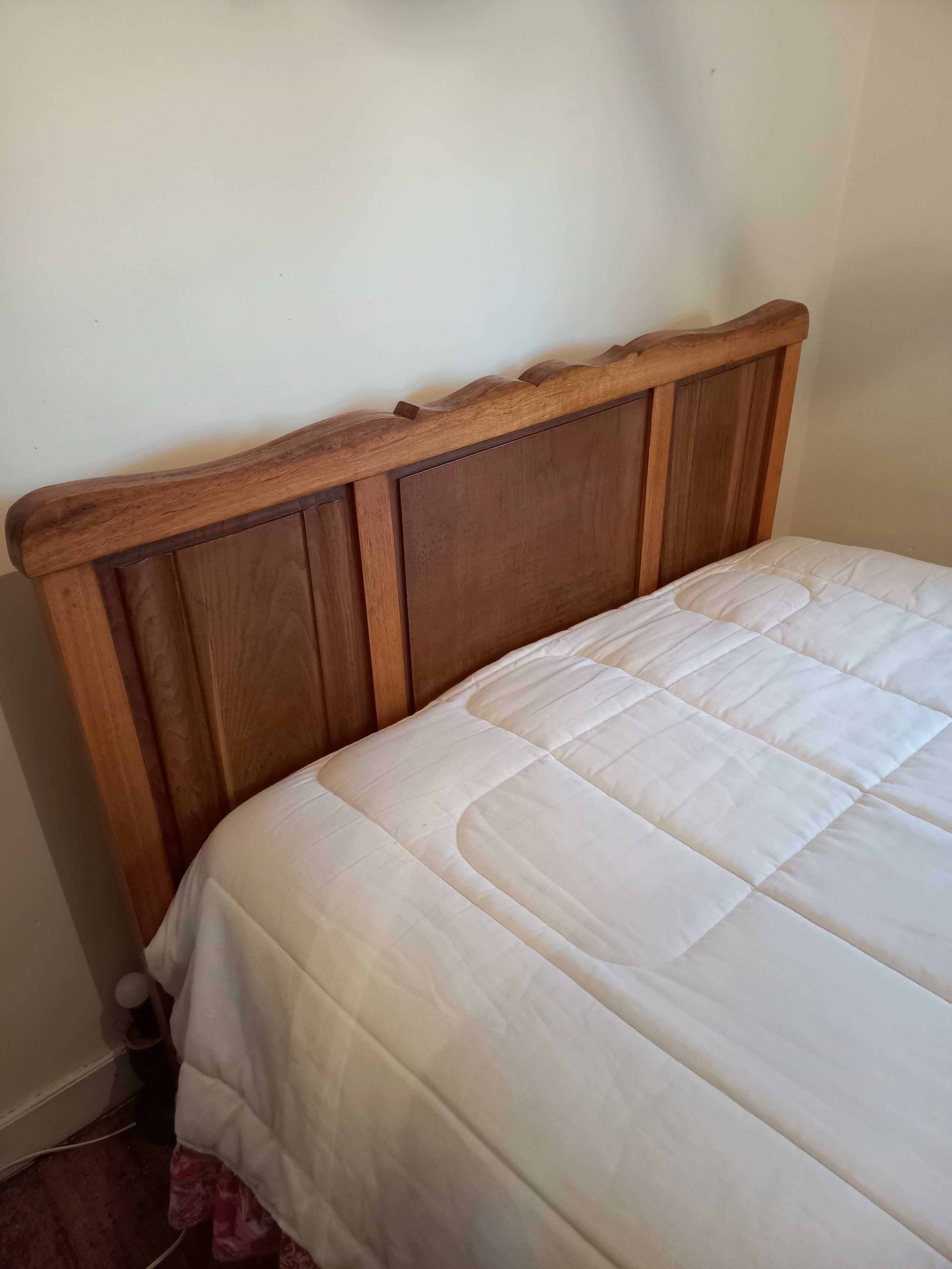 Cama casal madeira com colchão e estrado