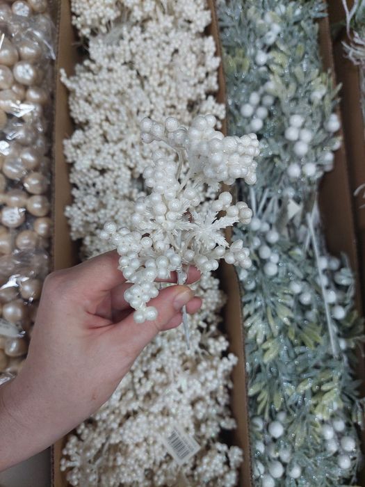 Новорічний декор, товари для декору, хендмейд, зимові гілочки, ягідки