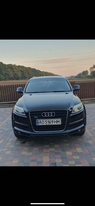 Продам Audi Q7..