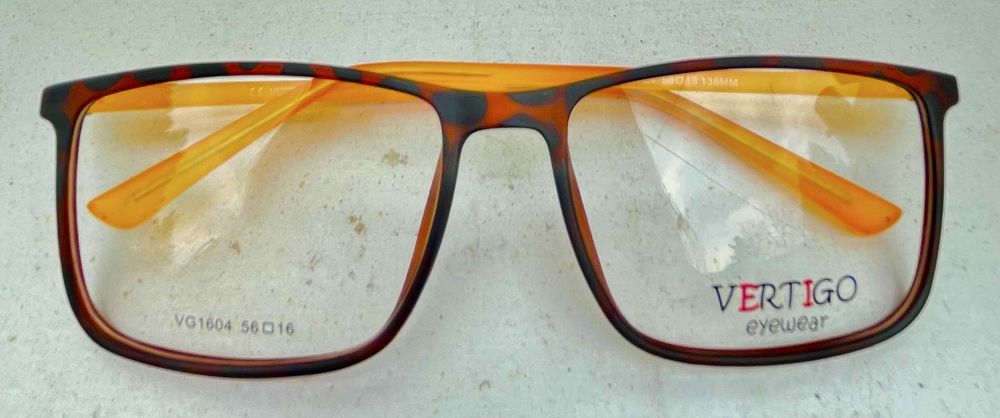 Eleganckie oprawki  VERTIGO Eyewear – wybierz swój idealny model!