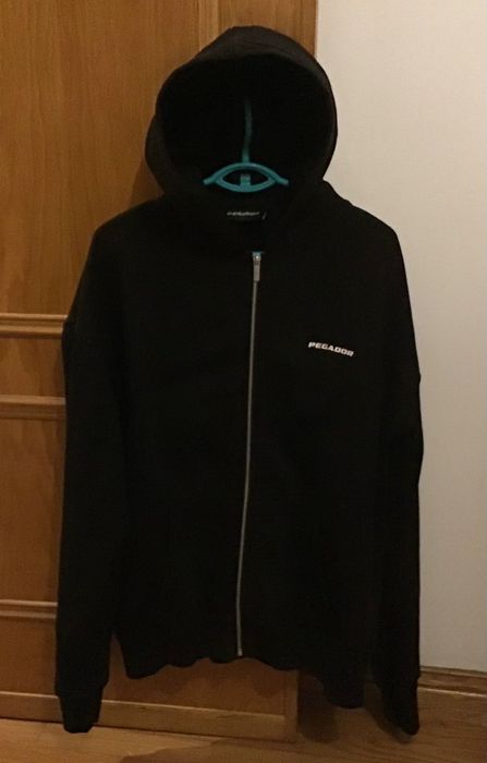 Casaco com capuz marca Pegador
