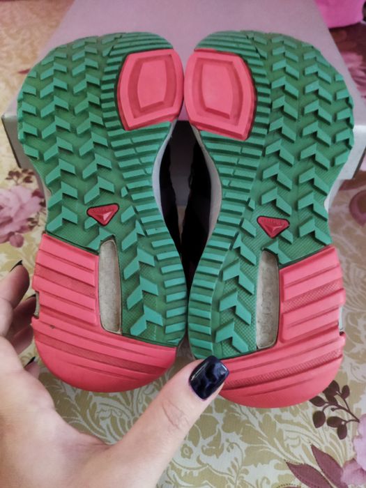 Кросівки бренду SALOMON