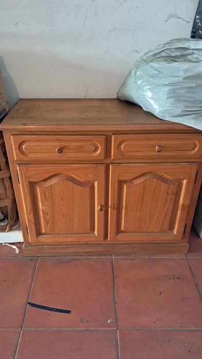 Armário de pinho ideal para restaurar