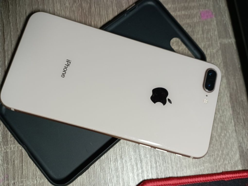 Iphone 8 plus stan Dobry ale na rogu jest mala ryska