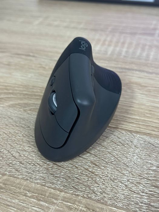 Бездротова миша Logitech Lift Ergonomic Vertical Graphite (910-006473)