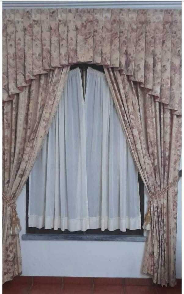 Conjunto Luxuoso de Cortinados em Linho Adamascado Antigo – Como Novos