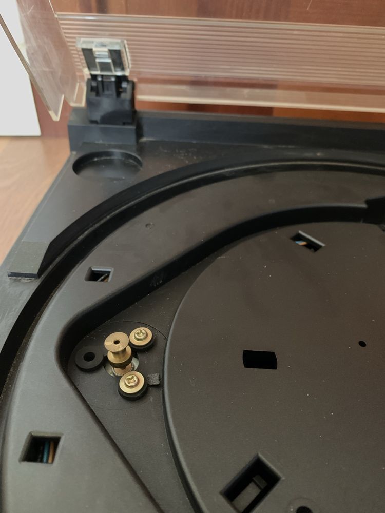 Półautomatyczny gramofon