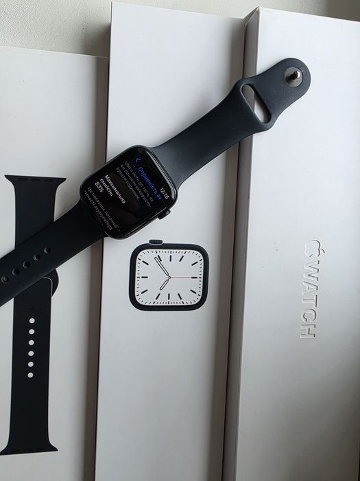 Apple watch series 7 , 45 mm.