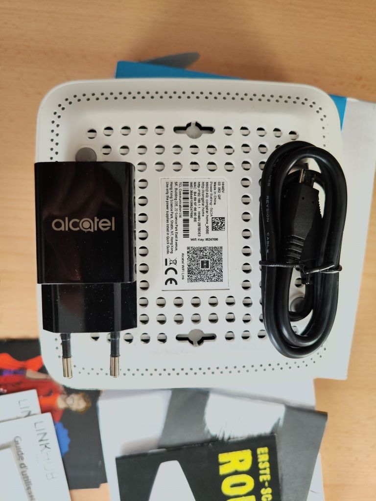 4G LTE Cat.4 WiFi Router Alcatel Linkhub HH40V