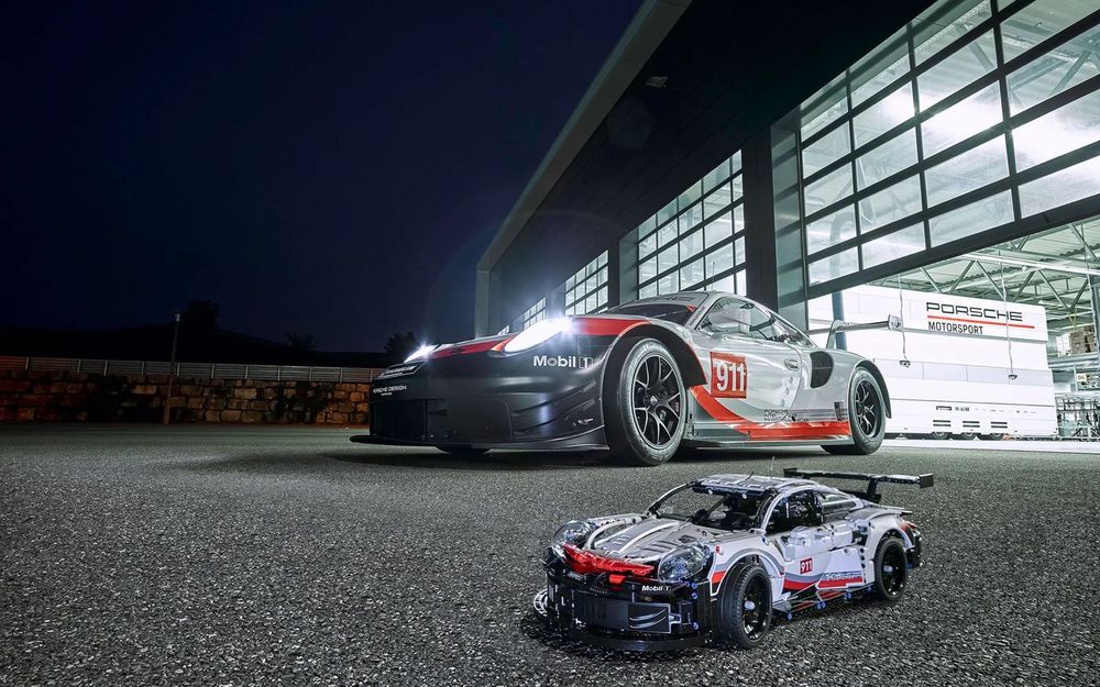 Конструктор Technic Porsche 911 RSR - 1:1 з LEGO (Порш 911 Технік)