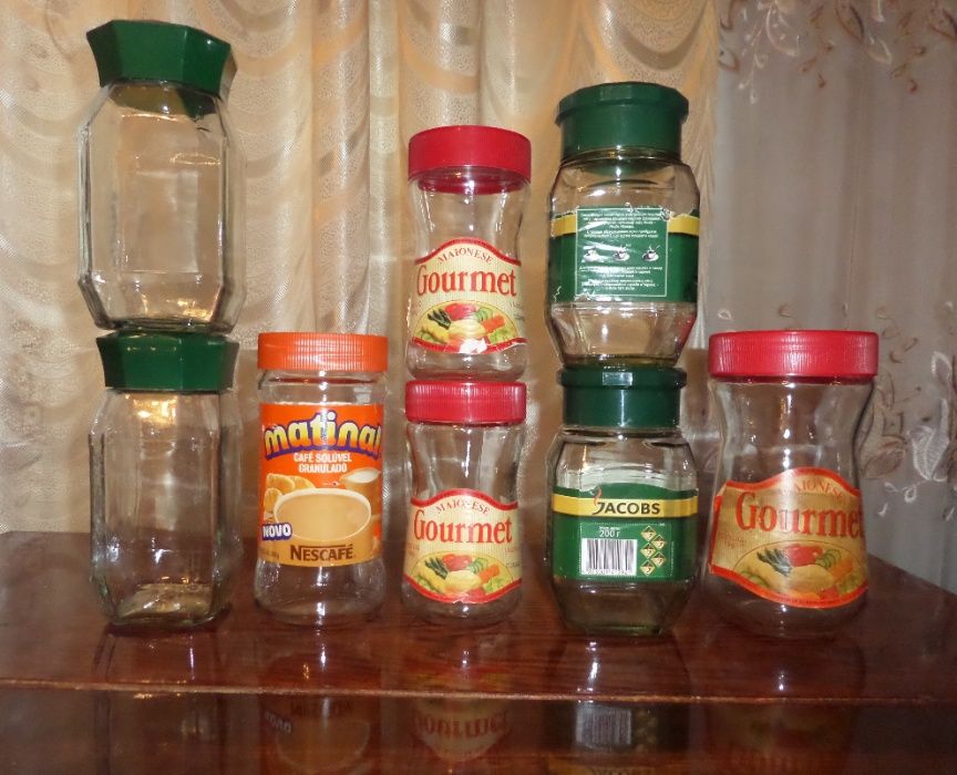 Банки, баночки стеклянные с пластмассовыми крышками, пустая тара