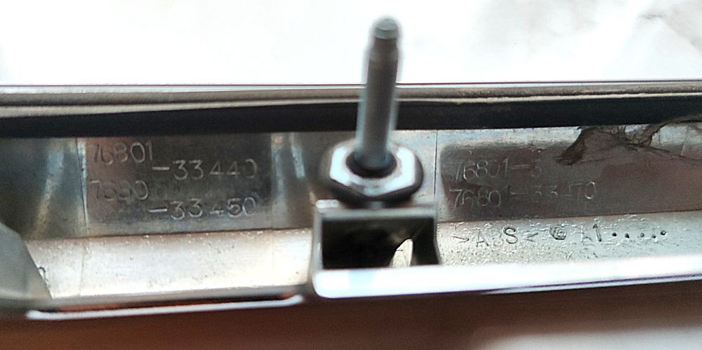 Молдинг хром в крышку багажника Lexus ES 2013-2015.