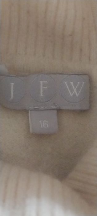 Гольф молочного цвета  100%   кашемир   Pure  collection