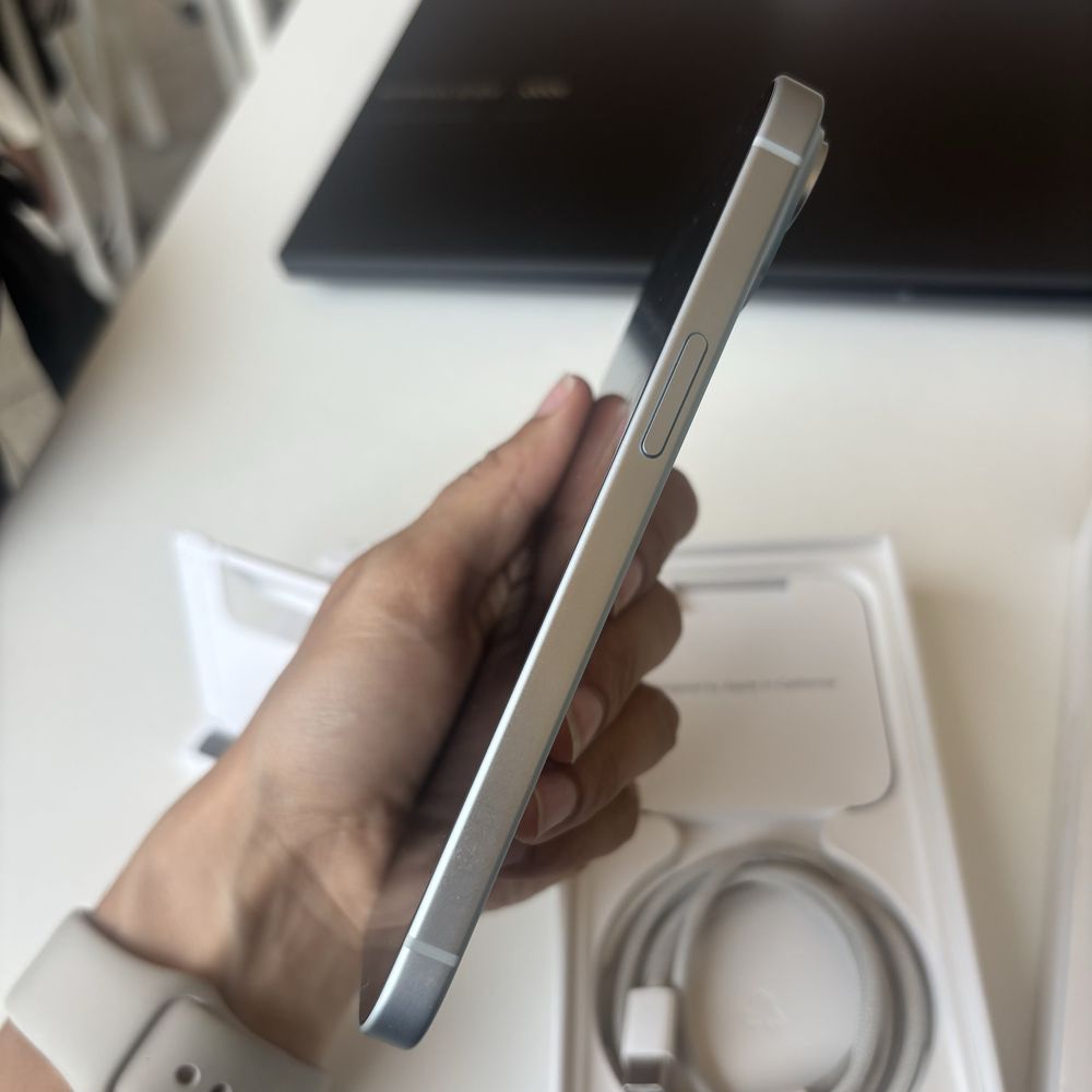 iPhone 15 - 128GB Azul (COMO NOVO)
