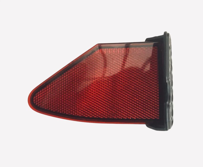 Лючок порта зарядки Tesla Model S