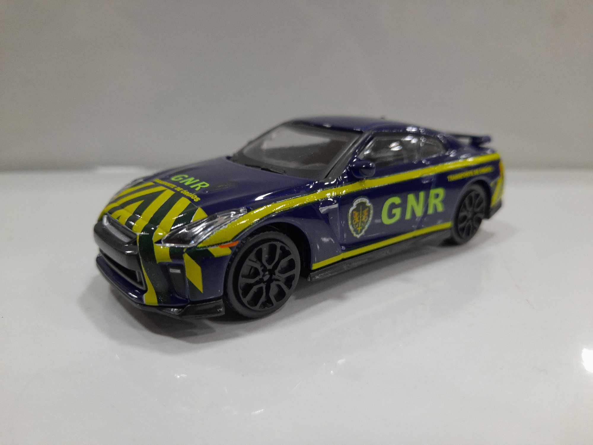 Miniatura Nissan GNR Transporte de orgãos 1/43