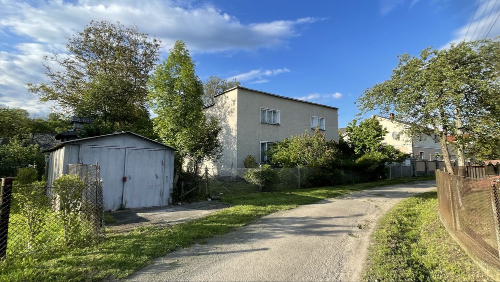 Продам будинок біля парку