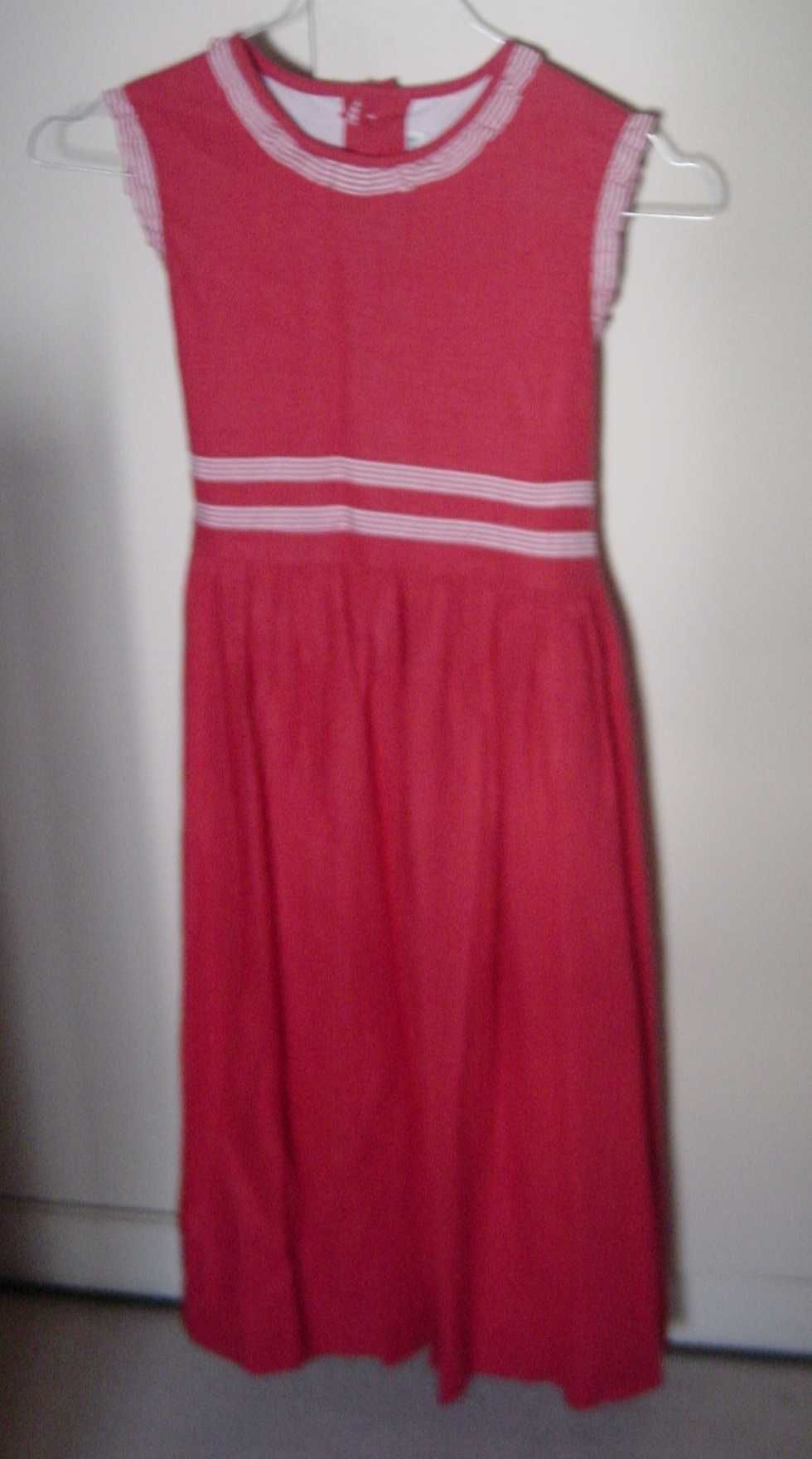 Vestido de Verão T 12A. Tecido alinhado vermelho da Marca NECK & NECK
