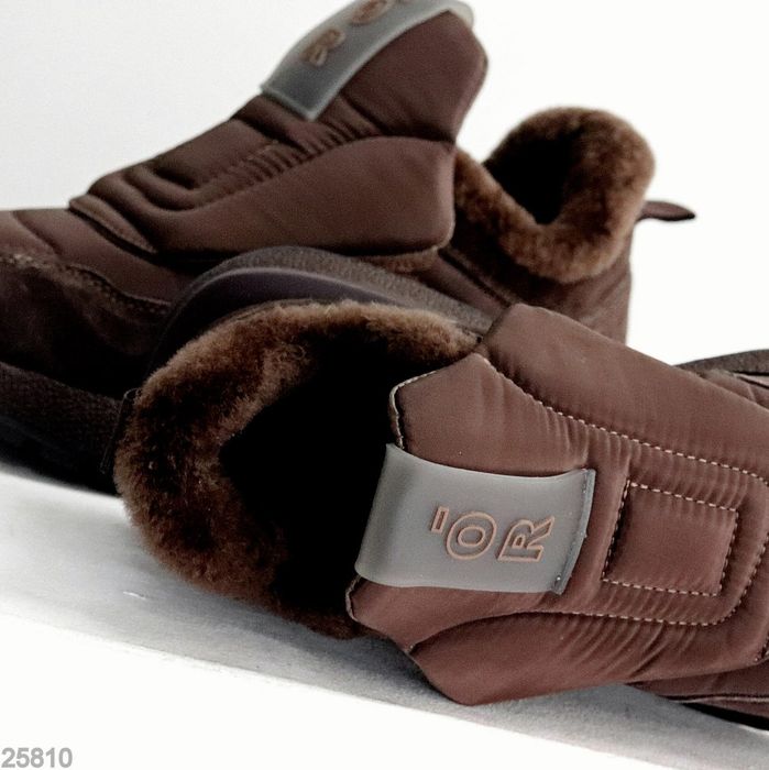 Жіночі шкіряні зимові Кросівки дутики в кольорах