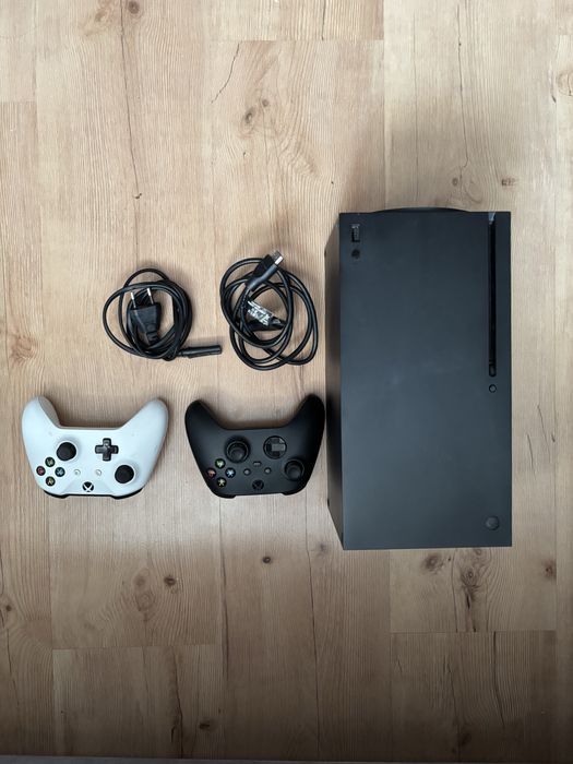 Xbox Series X 1TB + 2 pady + HDMI – Stan bdb