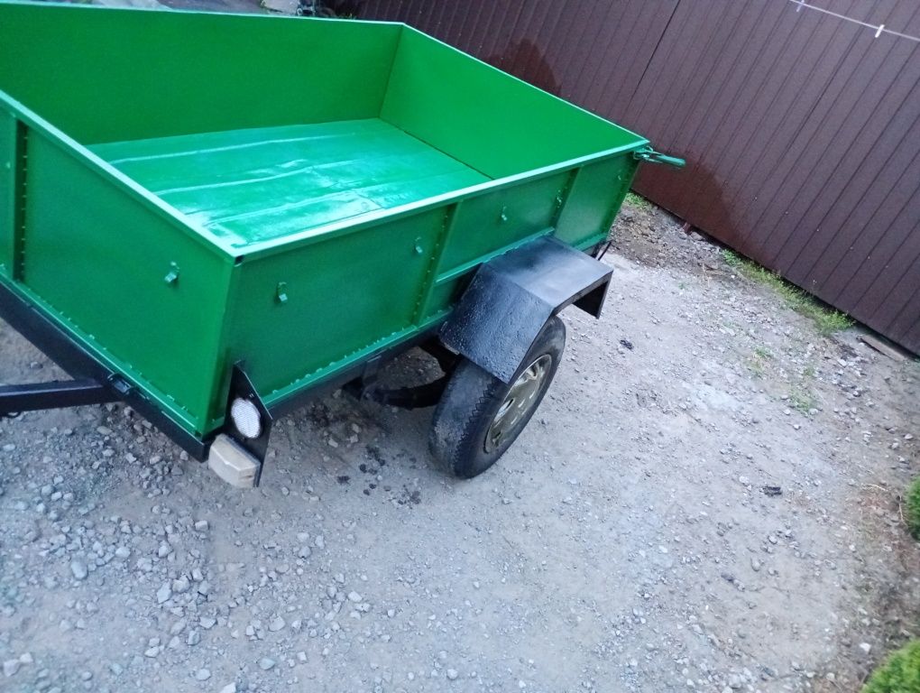 Легковий авто причеп .