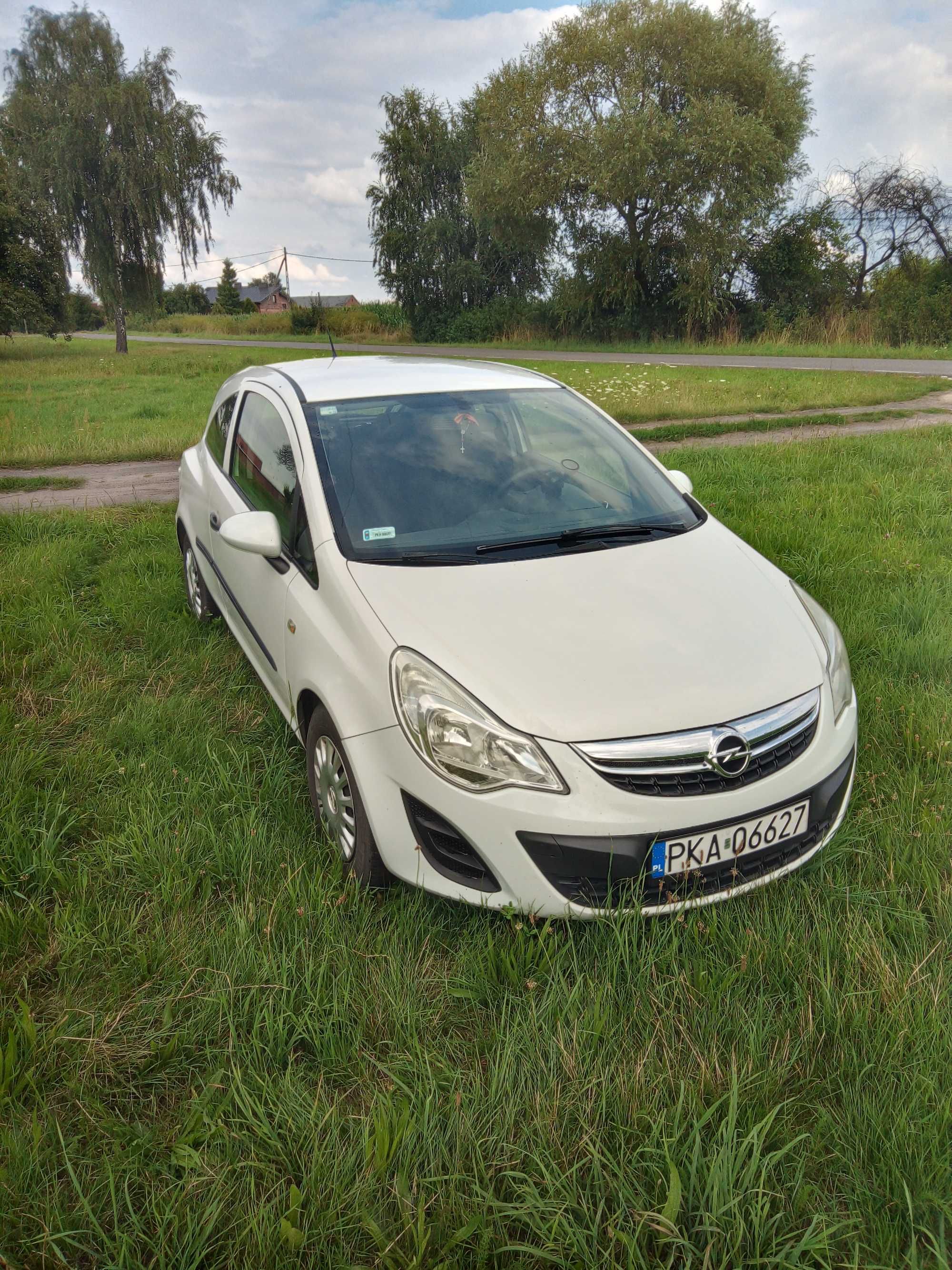 Opel Corsa 2013 rok, benzyna