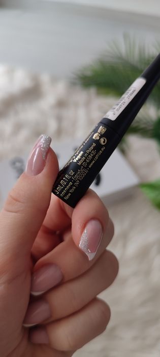 Catrice eyeliner 24h high performance czarny