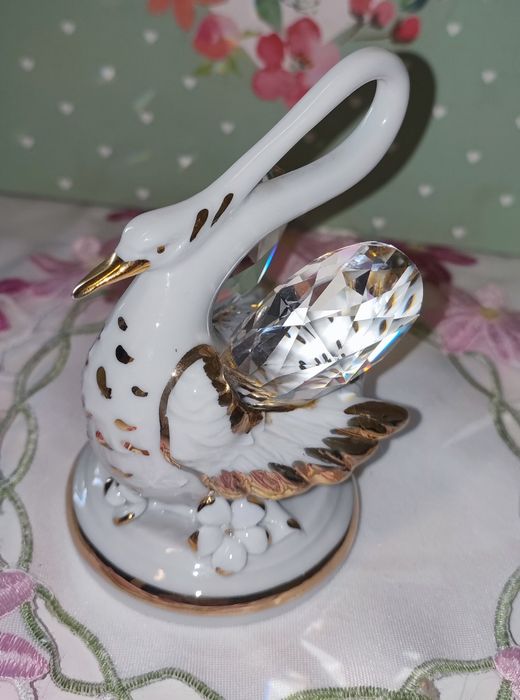 Porcelanowy łabędź Capodimonte z kryształami Swarovskiego