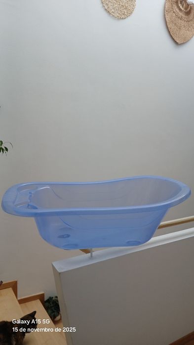 Vendo Banheira de bebé azul com cifão de água